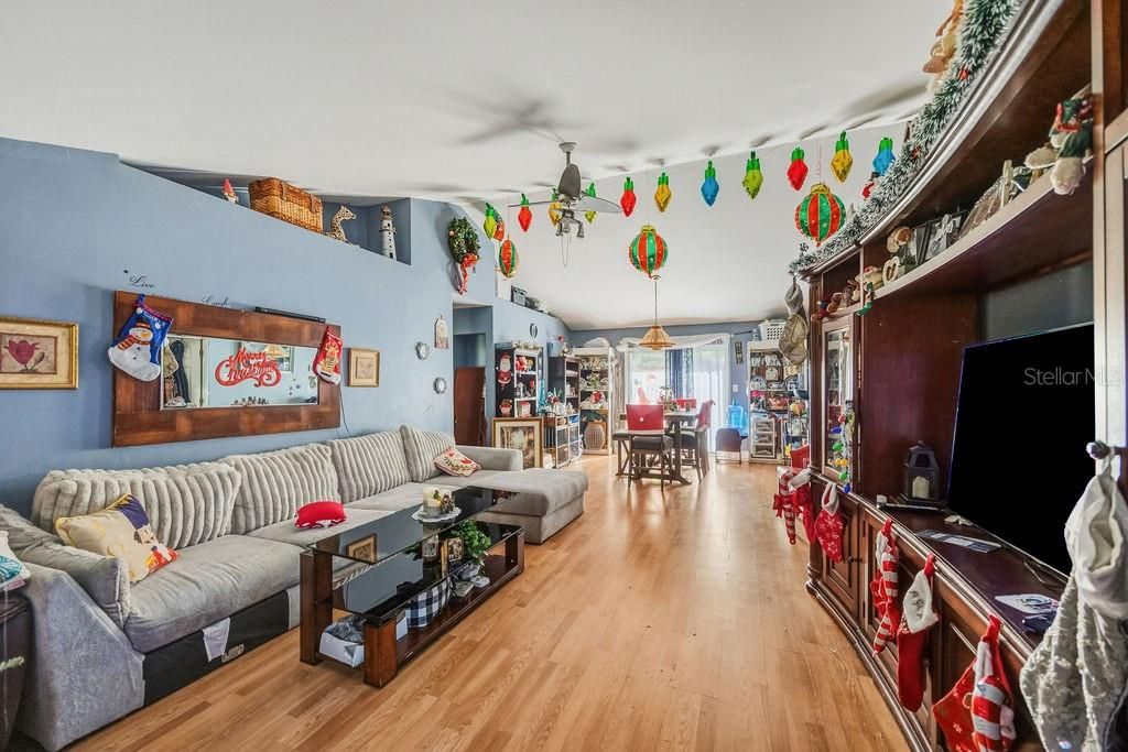 En Venta: $270,000 (3 camas, 2 baños, 1315 Pies cuadrados)