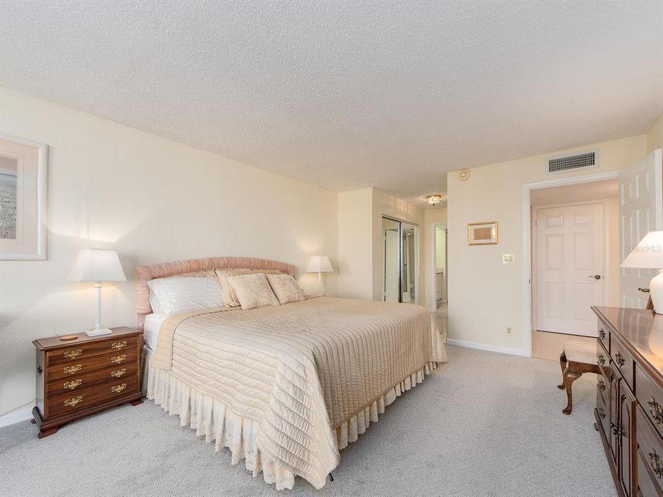 待售: $825,000 (2 贝兹, 2 浴室, 1380 平方英尺)