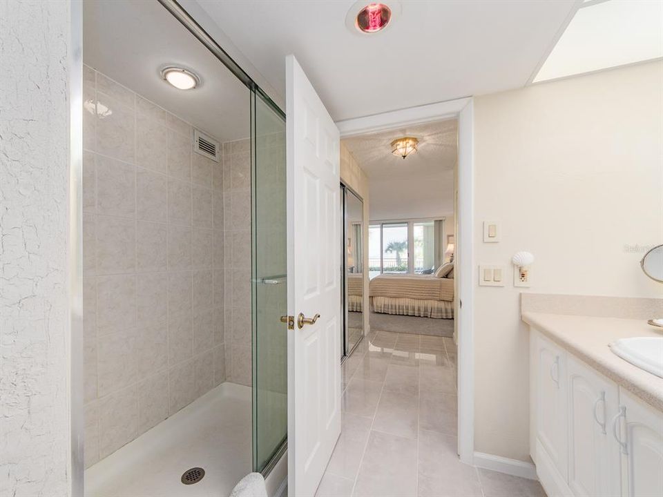 待售: $825,000 (2 贝兹, 2 浴室, 1380 平方英尺)