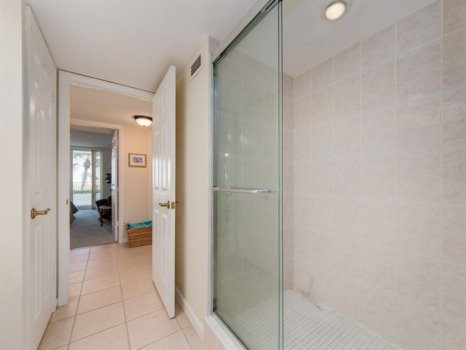 待售: $825,000 (2 贝兹, 2 浴室, 1380 平方英尺)