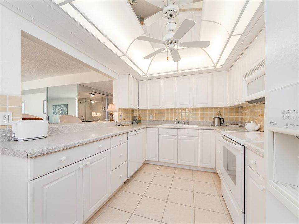 待售: $825,000 (2 贝兹, 2 浴室, 1380 平方英尺)