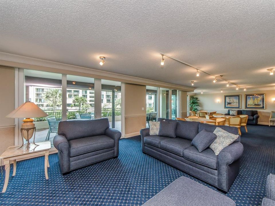 待售: $825,000 (2 贝兹, 2 浴室, 1380 平方英尺)