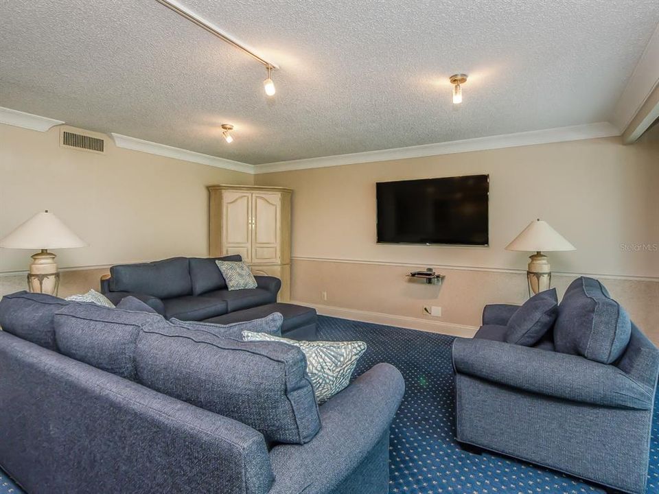 待售: $825,000 (2 贝兹, 2 浴室, 1380 平方英尺)