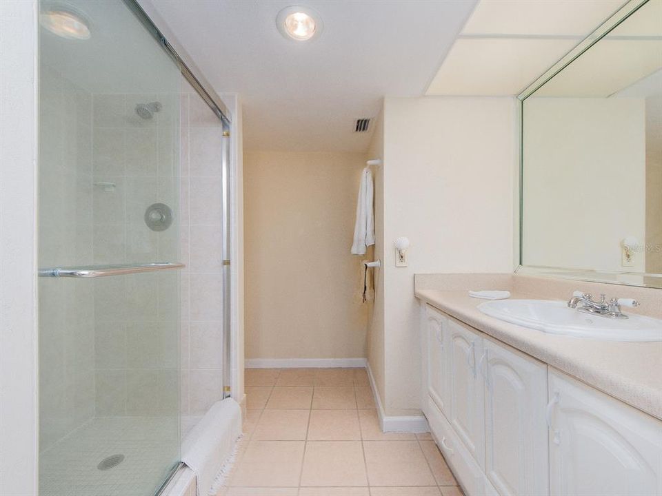 待售: $825,000 (2 贝兹, 2 浴室, 1380 平方英尺)