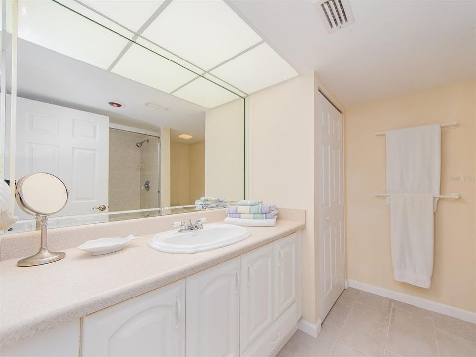 待售: $825,000 (2 贝兹, 2 浴室, 1380 平方英尺)