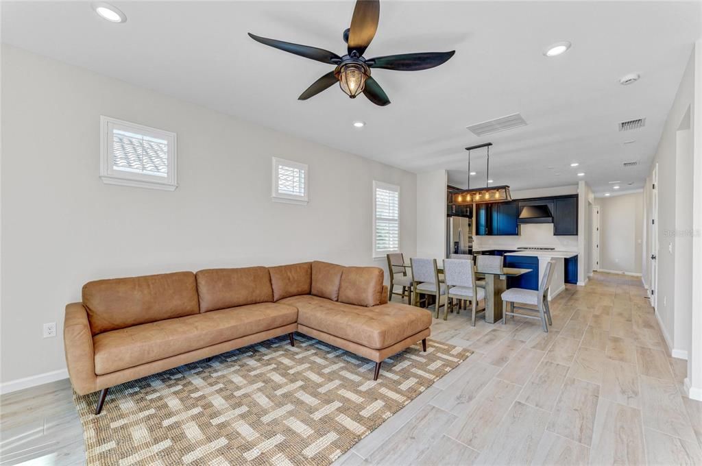 На продажу: $549,000 (2 спален, 2 ванн, 1405 Квадратных фут)