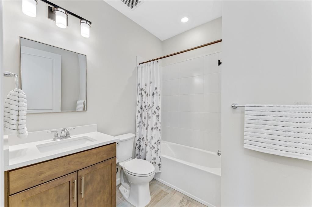 На продажу: $549,000 (2 спален, 2 ванн, 1405 Квадратных фут)