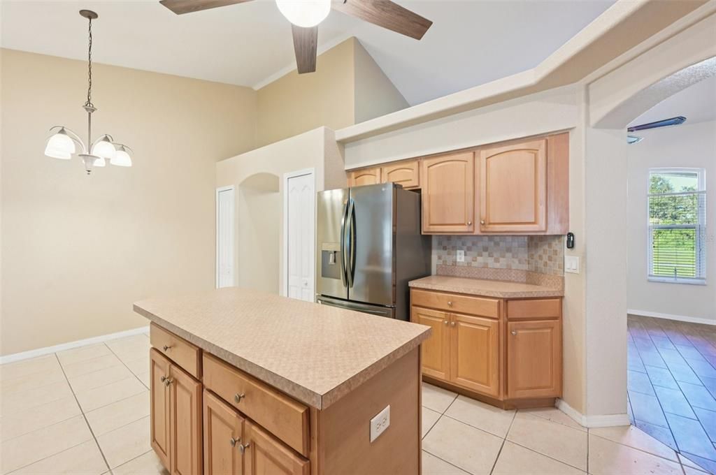 На продажу: $329,000 (3 спален, 2 ванн, 1987 Квадратных фут)