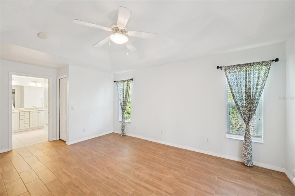 На продажу: $329,000 (3 спален, 2 ванн, 1987 Квадратных фут)