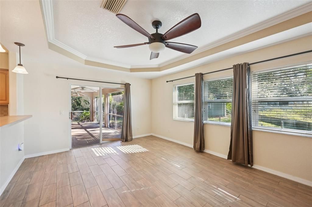 На продажу: $329,000 (3 спален, 2 ванн, 1987 Квадратных фут)