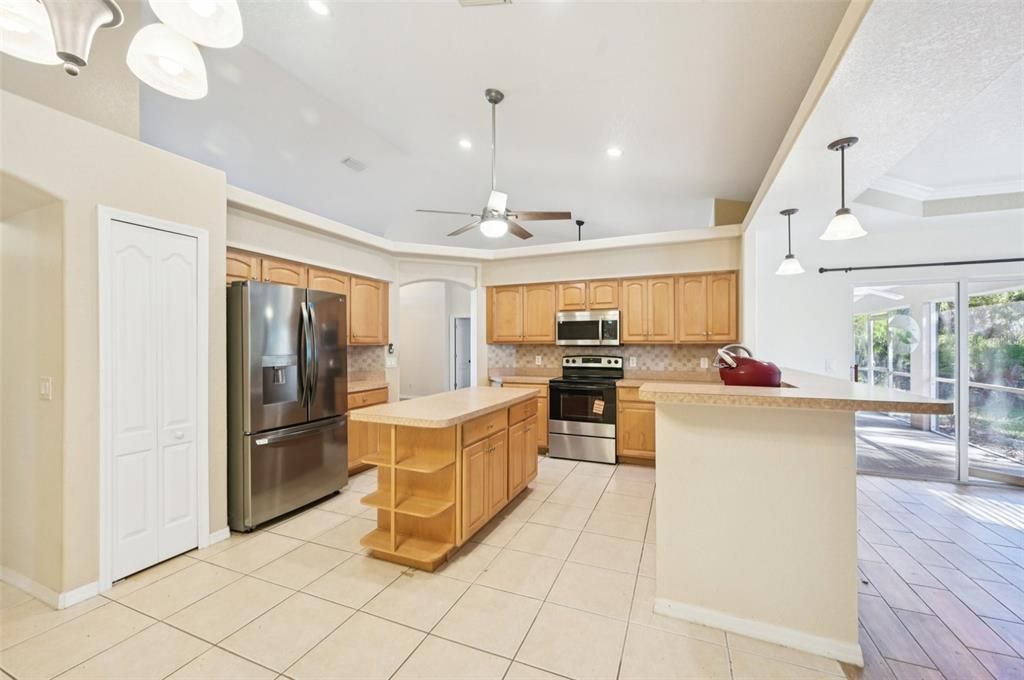 На продажу: $329,000 (3 спален, 2 ванн, 1987 Квадратных фут)