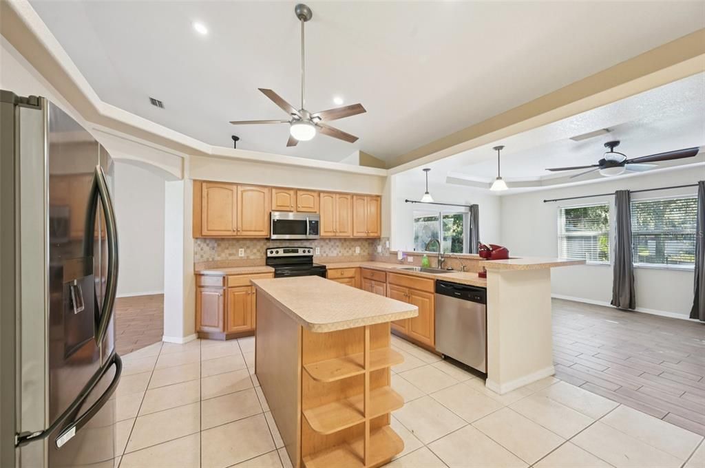 На продажу: $329,000 (3 спален, 2 ванн, 1987 Квадратных фут)