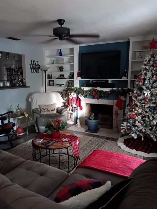 For Sale: $240,000 (2 beds, 1 baths, 1095 Square Feet)