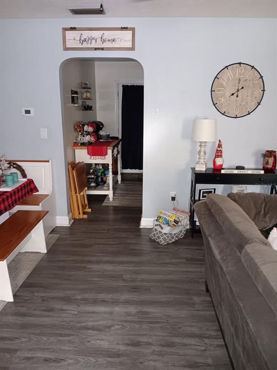 For Sale: $240,000 (2 beds, 1 baths, 1095 Square Feet)