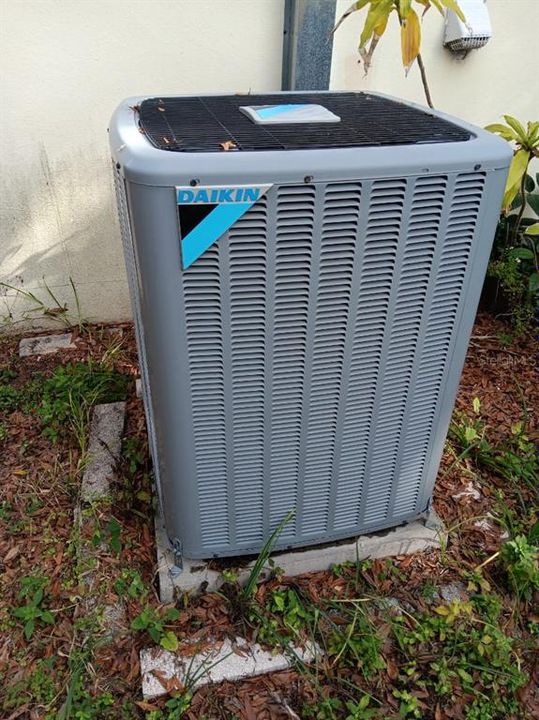 For Sale: $240,000 (2 beds, 1 baths, 1095 Square Feet)