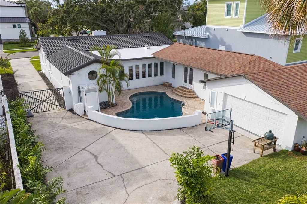 For Rent: $9,500 (3 beds, 3 baths, 2498 Square Feet)