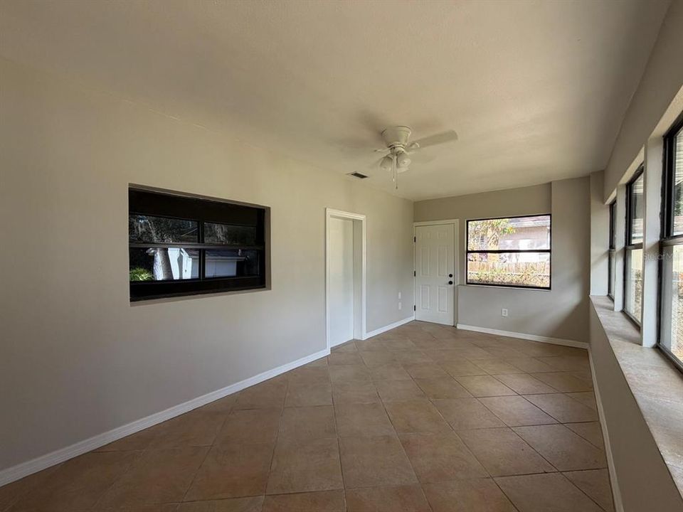 En Renta: $2,300 (4 camas, 2 baños, 1699 Pies cuadrados)