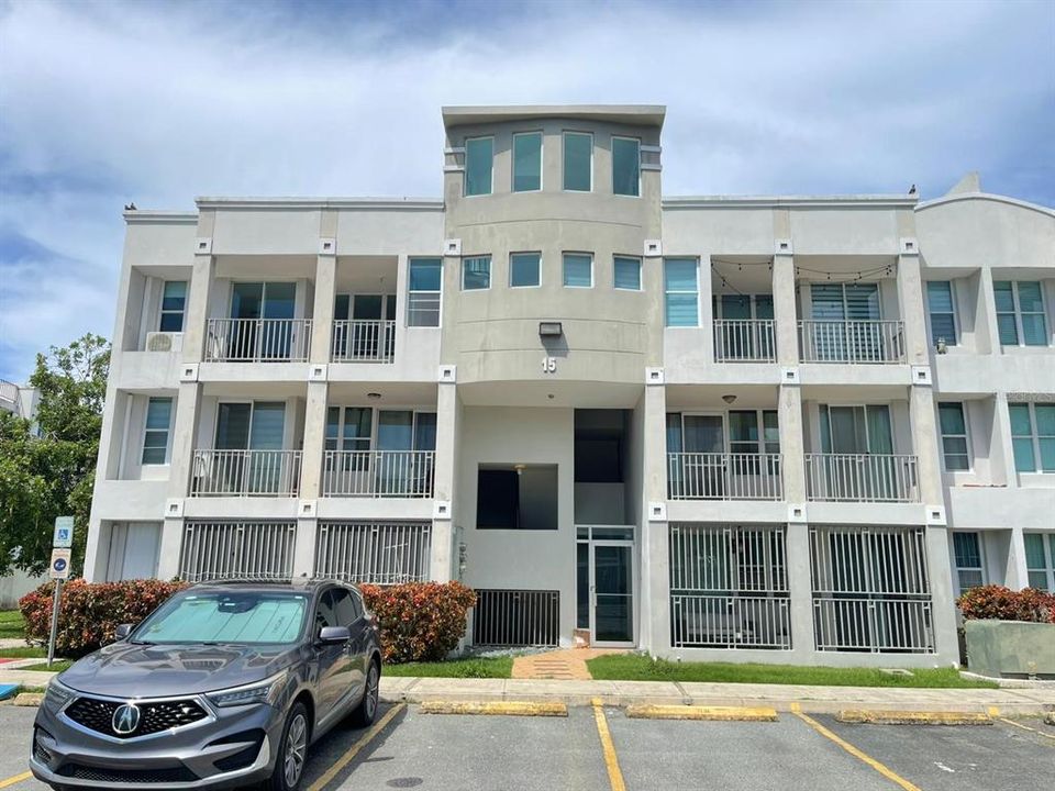 For Rent: $1,900 (3 beds, 2 baths, 1226 Square Feet)