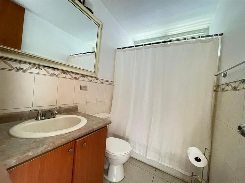 For Rent: $1,900 (3 beds, 2 baths, 1226 Square Feet)