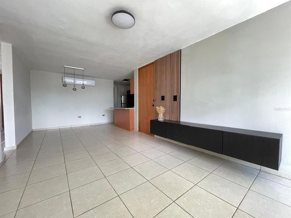 For Rent: $1,900 (3 beds, 2 baths, 1226 Square Feet)