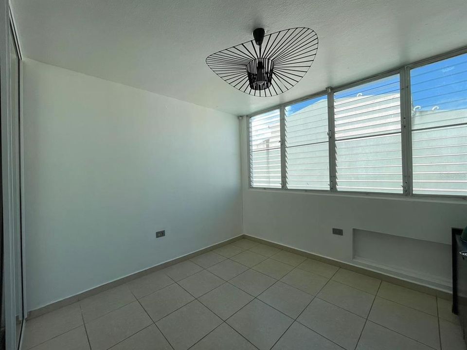 For Rent: $1,900 (3 beds, 2 baths, 1226 Square Feet)