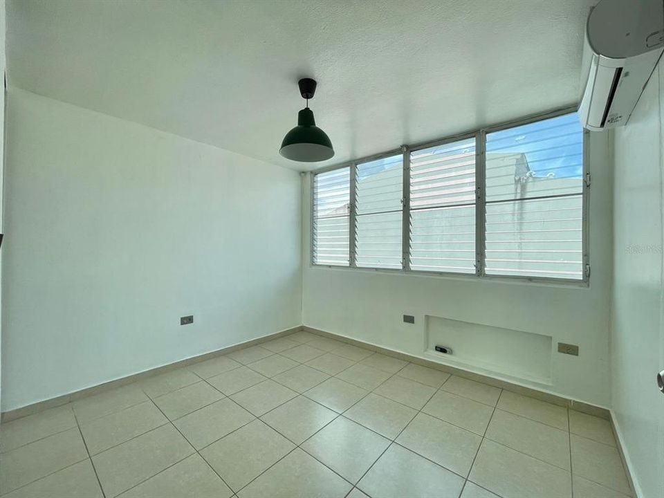 For Rent: $1,900 (3 beds, 2 baths, 1226 Square Feet)