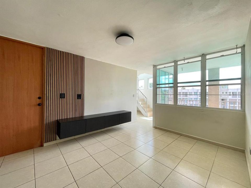 For Rent: $1,900 (3 beds, 2 baths, 1226 Square Feet)