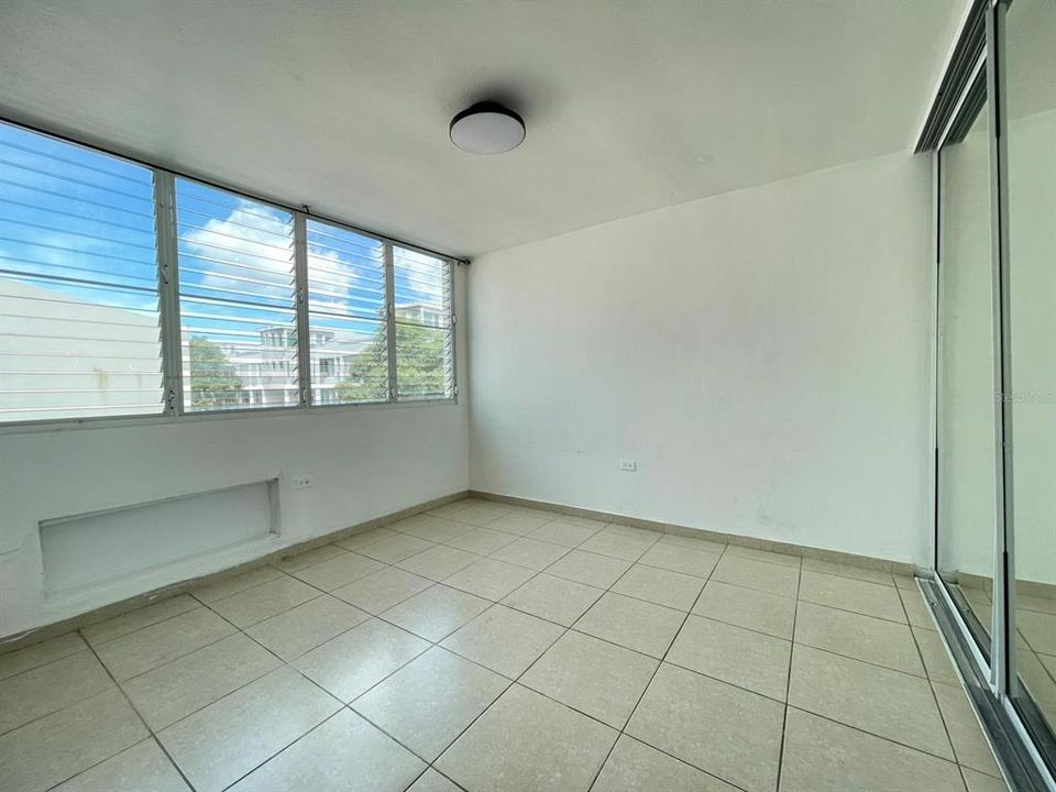 For Rent: $1,900 (3 beds, 2 baths, 1226 Square Feet)