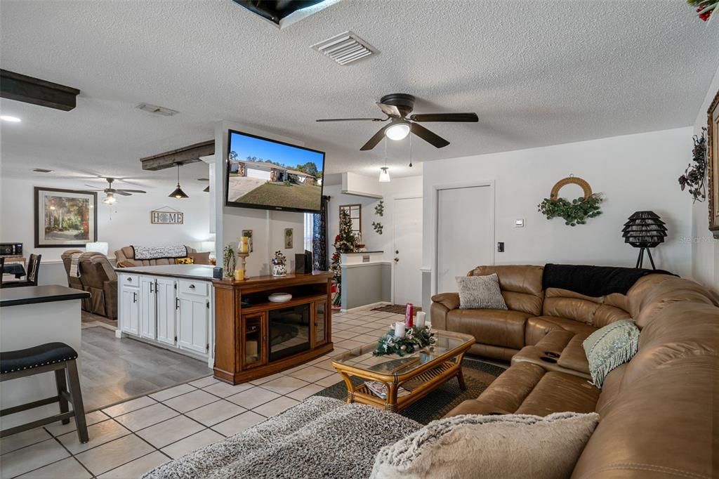 待售: $330,000 (3 贝兹, 2 浴室, 1575 平方英尺)