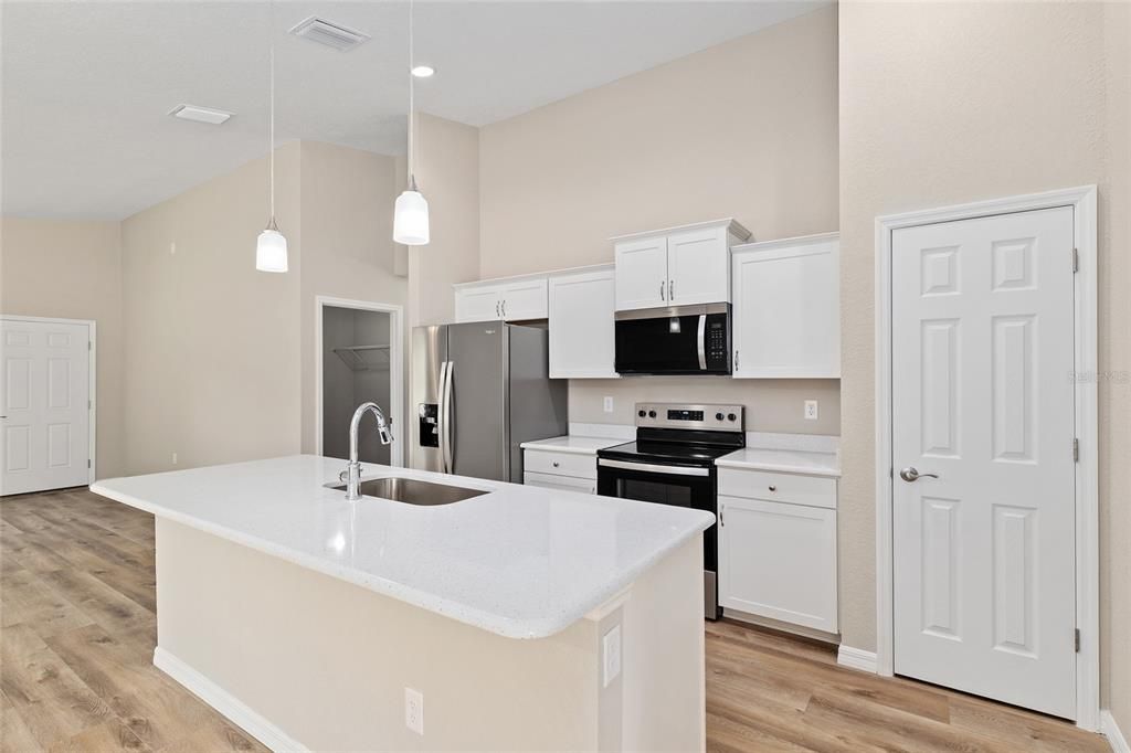 For Sale: $250,000 (3 beds, 2 baths, 1552 Square Feet)