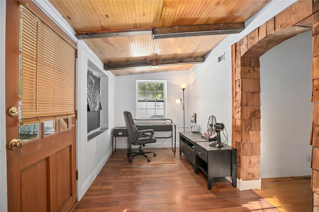 For Sale: $165,000 (2 beds, 2 baths, 928 Square Feet)