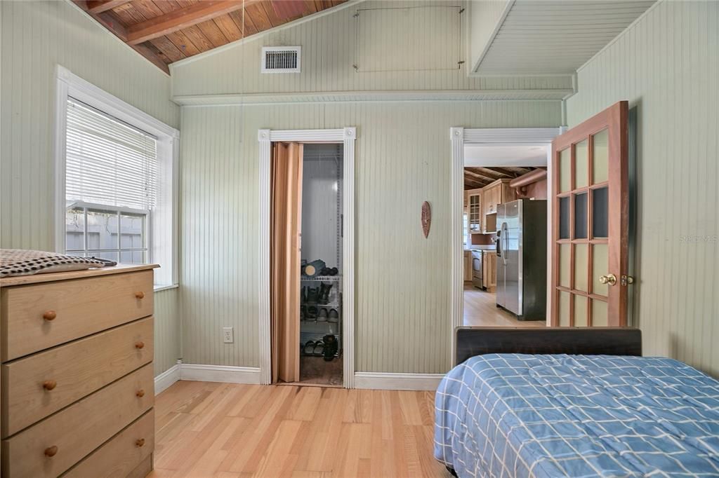 For Sale: $165,000 (2 beds, 2 baths, 928 Square Feet)