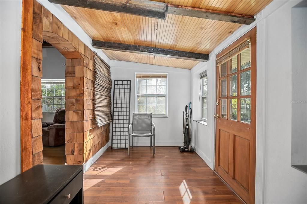 For Sale: $165,000 (2 beds, 2 baths, 928 Square Feet)