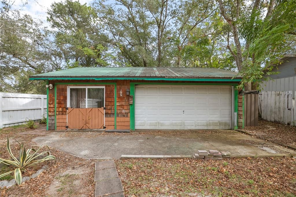 For Sale: $165,000 (2 beds, 2 baths, 928 Square Feet)