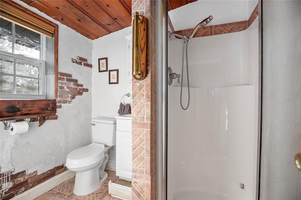 For Sale: $165,000 (2 beds, 2 baths, 928 Square Feet)