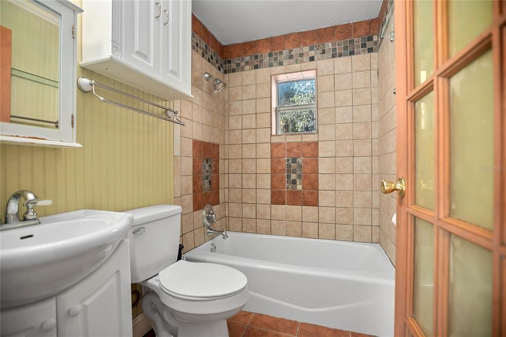 For Sale: $165,000 (2 beds, 2 baths, 928 Square Feet)