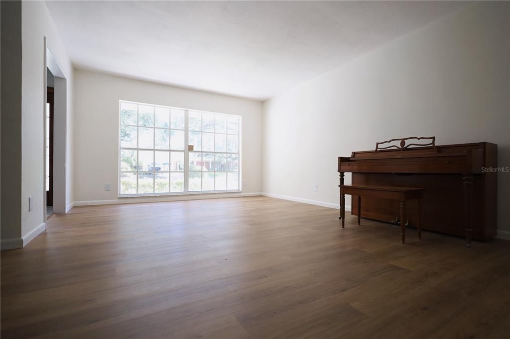 В аренду: $3,700 (3 спален, 2 ванн, 1740 Квадратных фут)