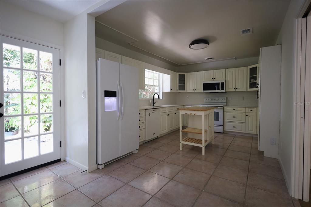 В аренду: $3,700 (3 спален, 2 ванн, 1740 Квадратных фут)