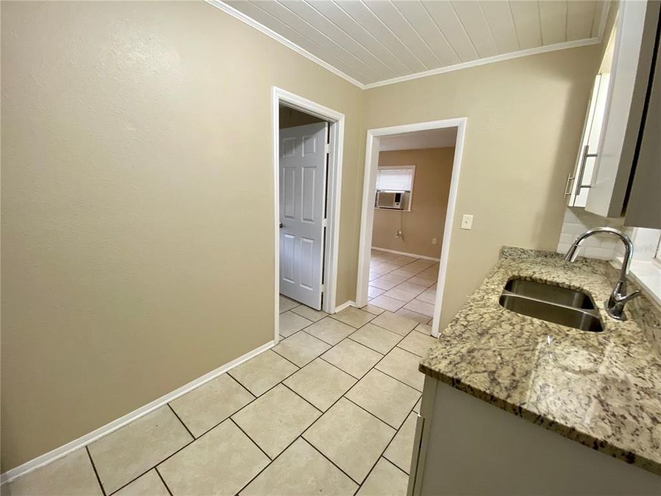 For Rent: $1,000 (1 beds, 1 baths, 550 Square Feet)