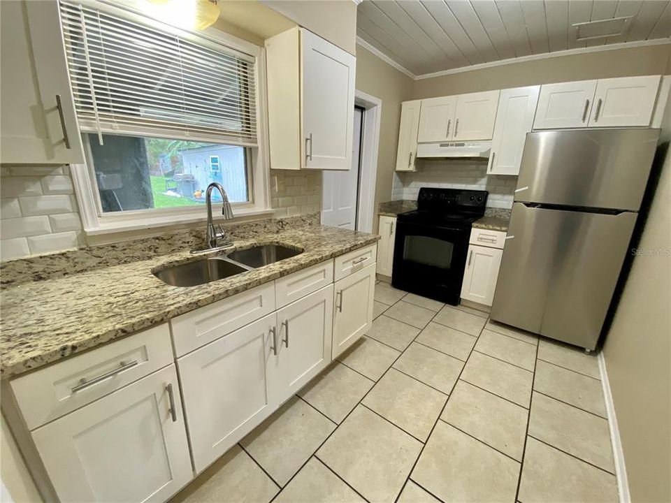 For Rent: $1,000 (1 beds, 1 baths, 550 Square Feet)