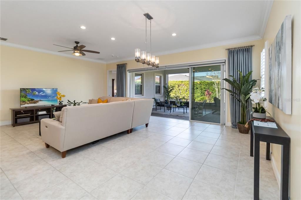 For Sale: $519,000 (3 beds, 3 baths, 2365 Square Feet)