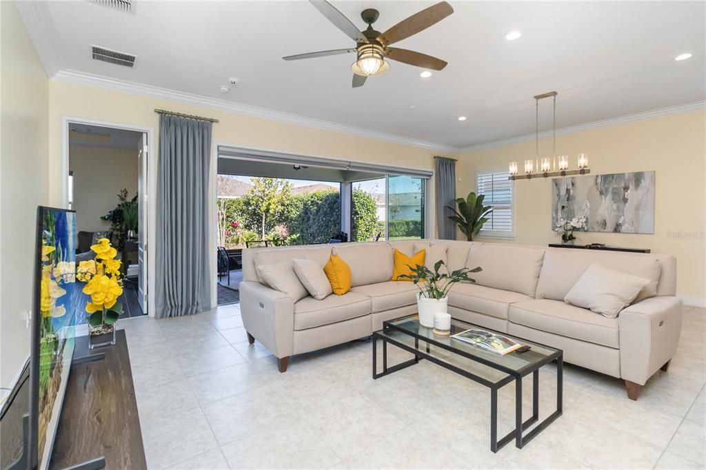 For Sale: $519,000 (3 beds, 3 baths, 2365 Square Feet)