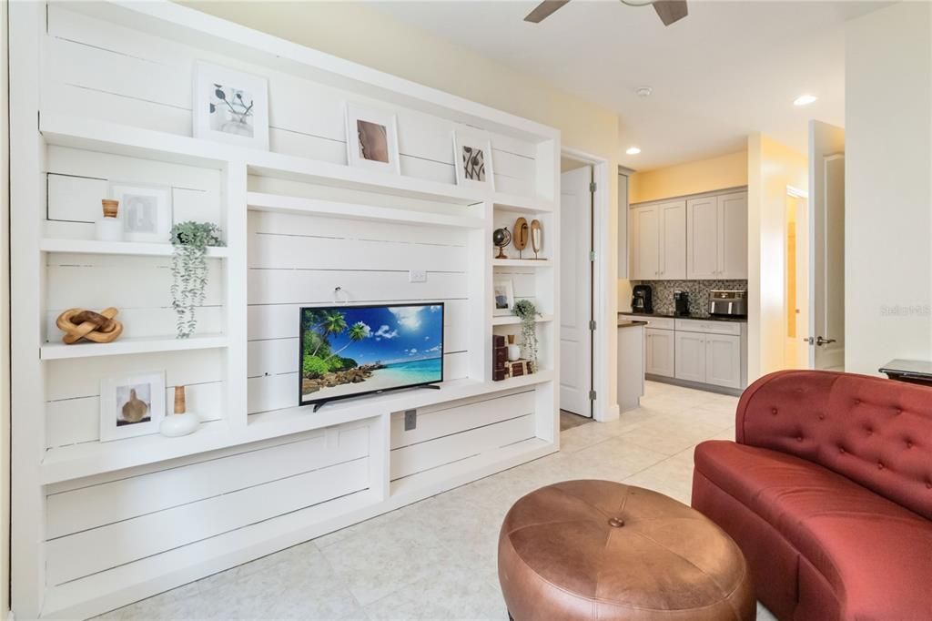 For Sale: $519,000 (3 beds, 3 baths, 2365 Square Feet)