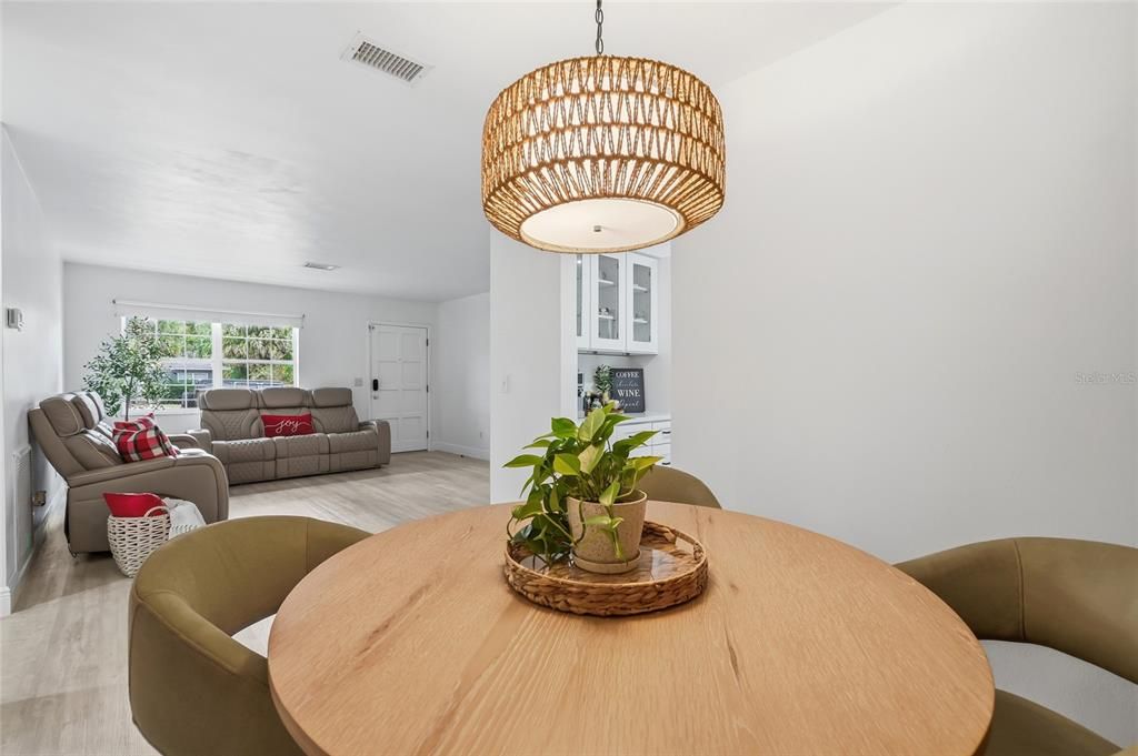 待售: $449,999 (3 贝兹, 1 浴室, 1317 平方英尺)