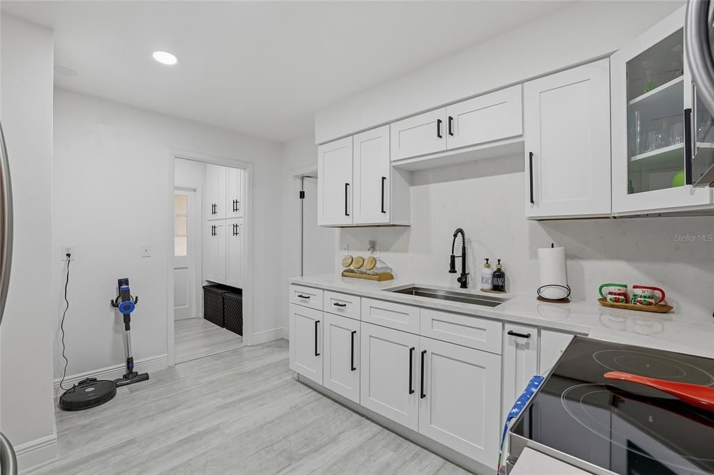 待售: $449,999 (3 贝兹, 1 浴室, 1317 平方英尺)