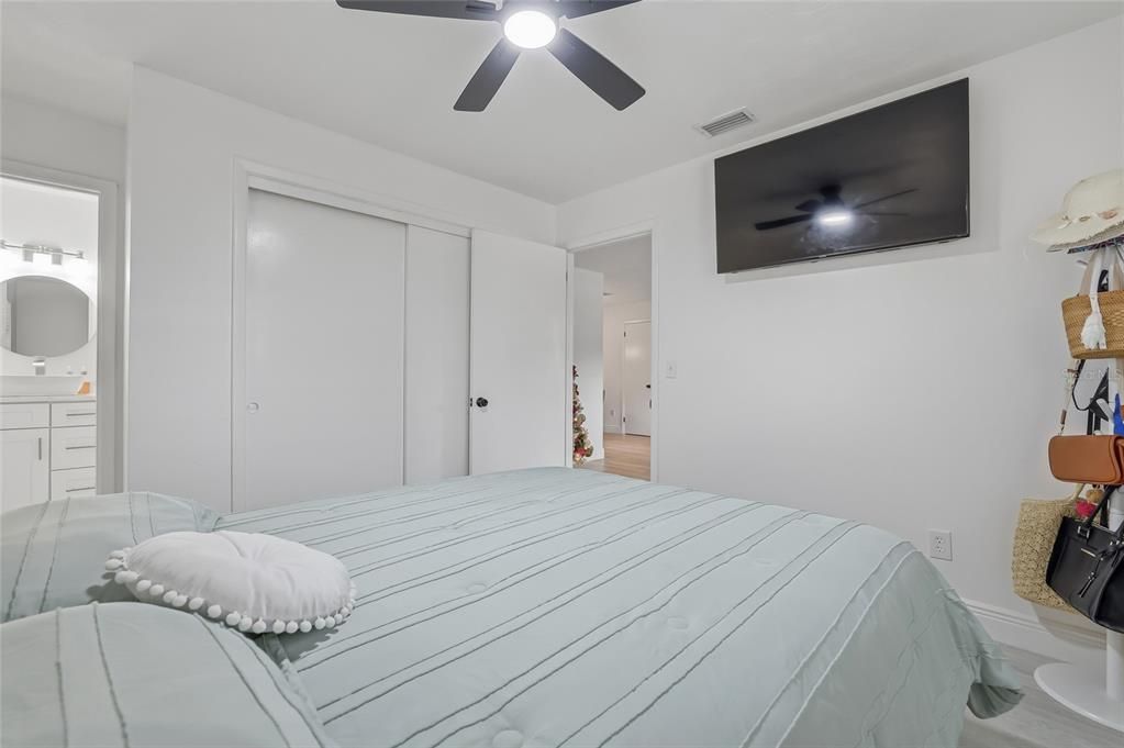 待售: $449,999 (3 贝兹, 1 浴室, 1317 平方英尺)