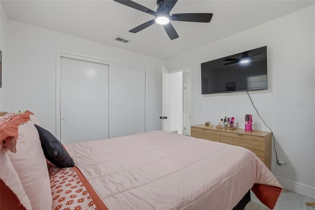 待售: $449,999 (3 贝兹, 1 浴室, 1317 平方英尺)