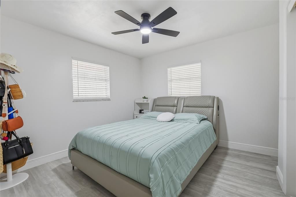 待售: $449,999 (3 贝兹, 1 浴室, 1317 平方英尺)