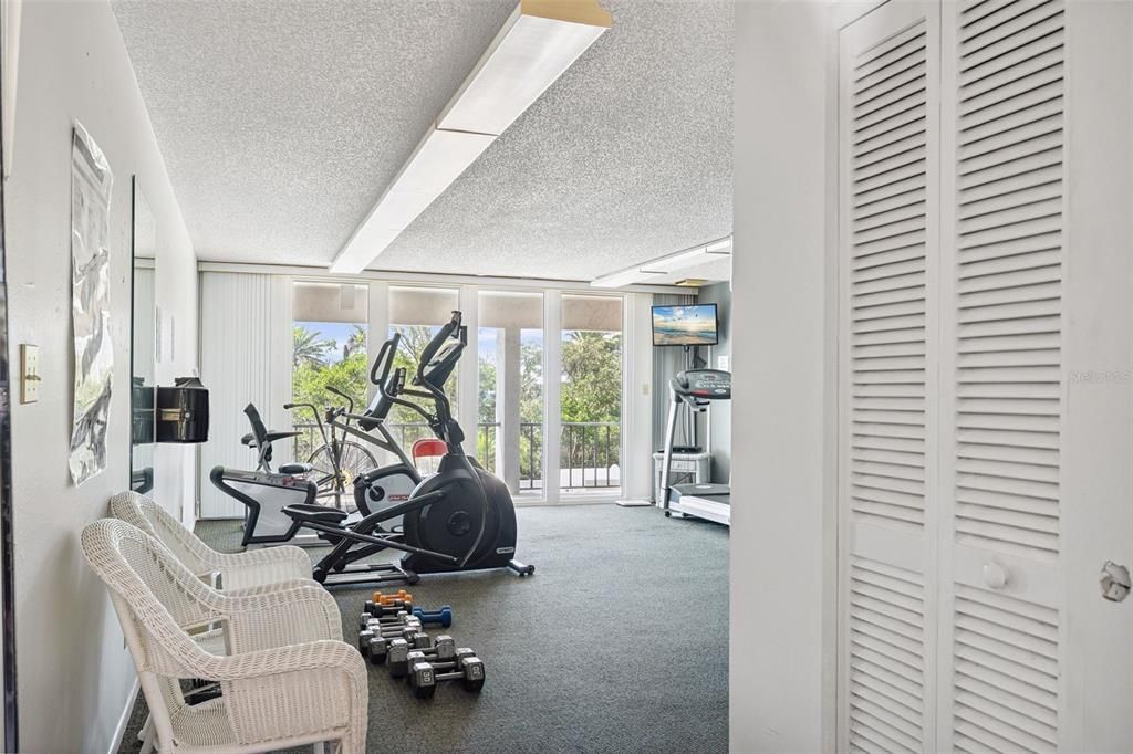 For Sale: $927,000 (3 beds, 2 baths, 2358 Square Feet)