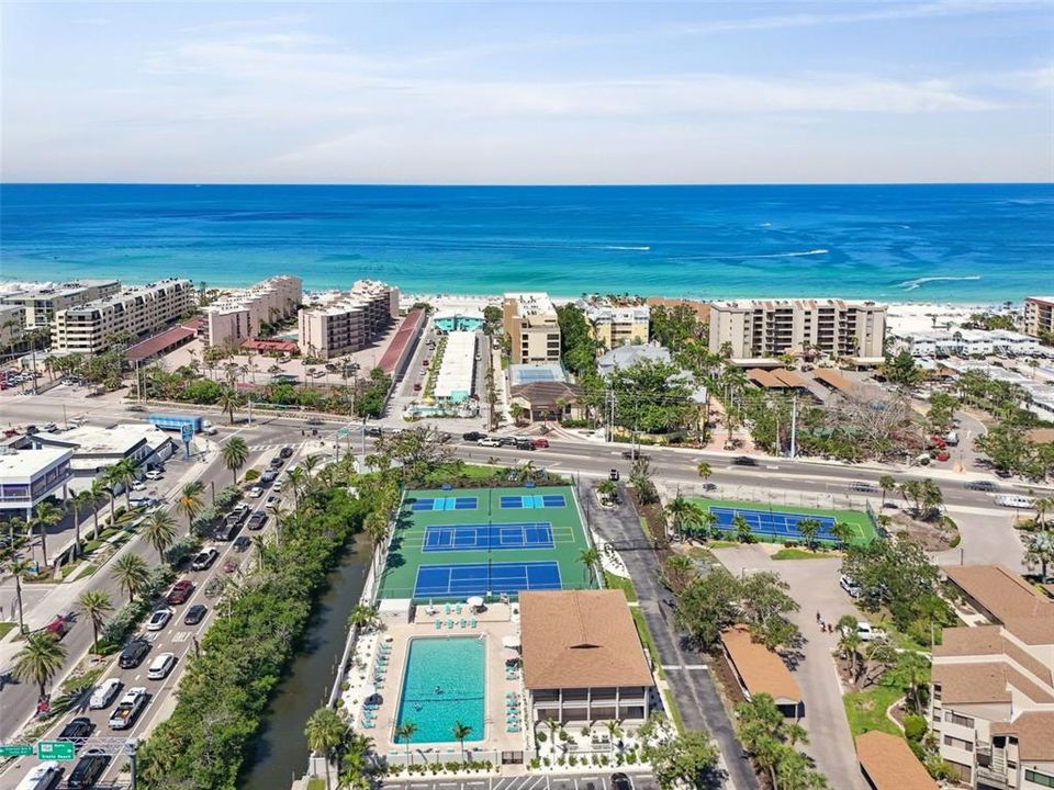 For Sale: $927,000 (3 beds, 2 baths, 2358 Square Feet)